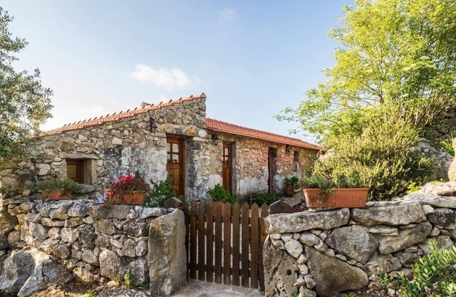 Roman Road House | Casa da Estrada Romana | Close to Porto de Mós + Fátima