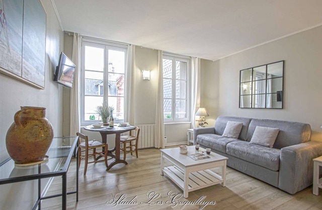 Romantic and comfy studio at the heart of Old Honfleur - Studio Les Coquillages ♥
