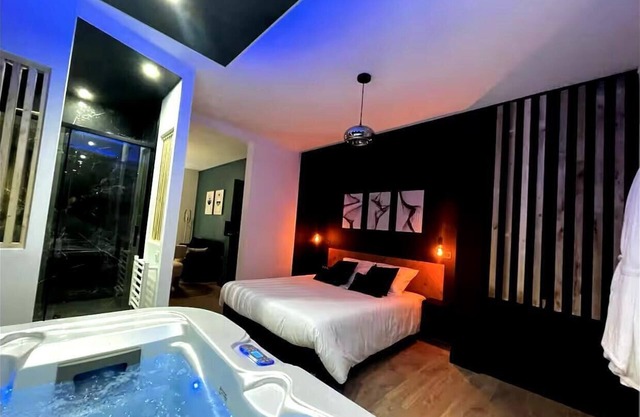 Romantic Escape with Jacuzzi and Cozy Private Terrace, Flexible Check-In!