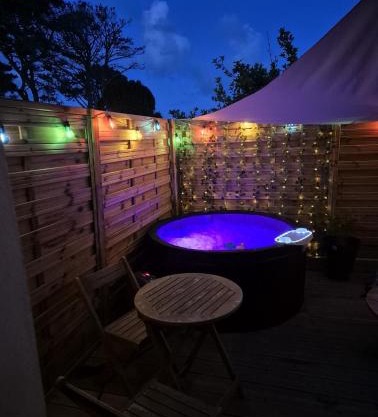 Romantic room le moutik du bord de mer avec SPA et sauna parking gratuit