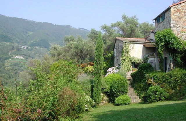 Romantic stone house in the Cinque Terre nature reserve (3 km from ocean)