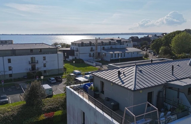 ROOF TOP 50 m2 SEA VIEW ! 3 mn walk from the beach ! "Alexoria's terraces