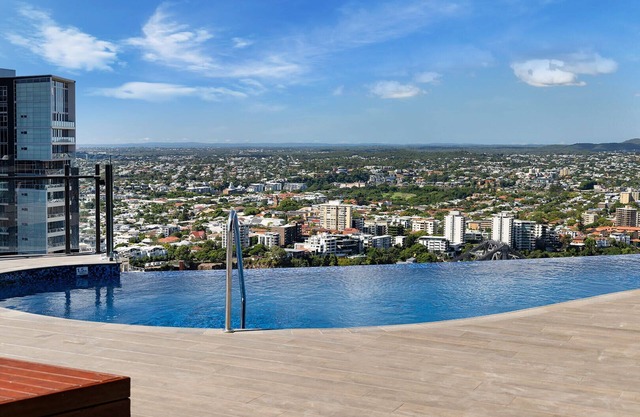 Rooftop Pool|Stunning Apartment on Queen Street