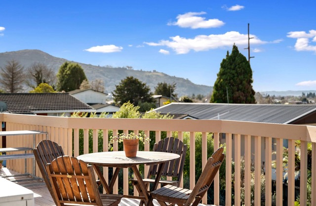 Rooftops Rotorua - 4 Bedrooms, 2 Bathrooms