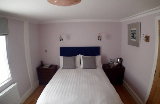 Room 5-Double room-Ensuite with Bath