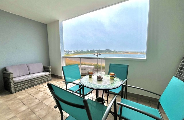 Room Apartment with Sea View – South-Facing Residence – Etel Beach Opposite