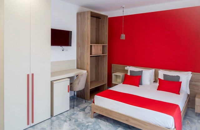 Room 'Camera Deluxe Vicino Agli Scavi' with Mountain View, Wi-Fi and Air Conditioning