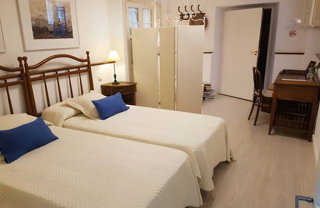 Room 'El Hogar' with Shared Pool, Shared Garden and Wi-Fi