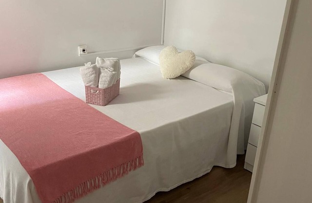 Room for rent, not the whole apartment -any questions? 0034653642979