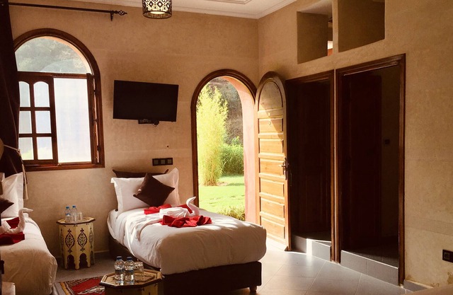 Room exposed to the sun and the mountains.
