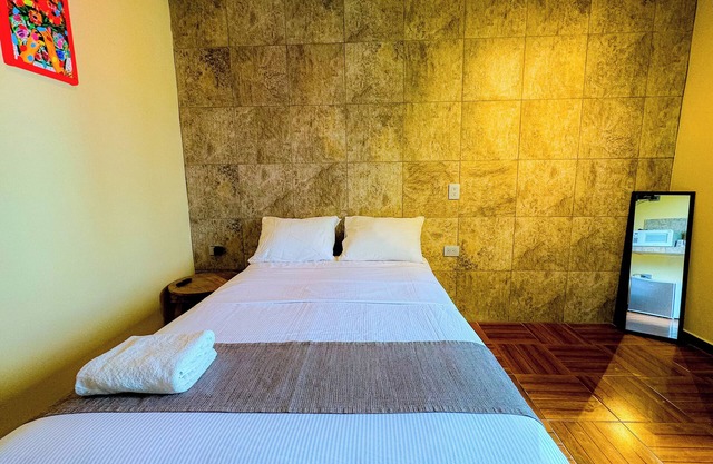 Room for 3 people, 3 blocks from 5th avenue and public beach 🏖️🏝️