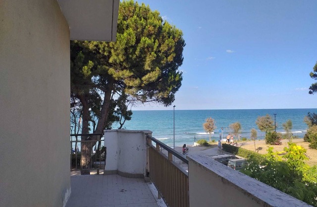 Room in B&B - Quadruple Room for a Totally Relaxing Holiday 20 Meters From the sea