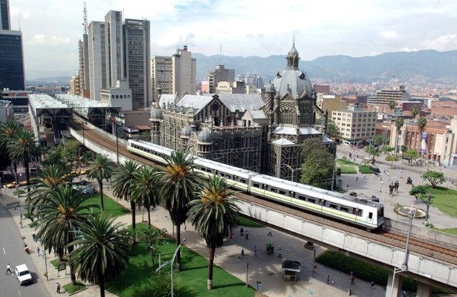 Room in Medellin 50B Hospital Station Metro