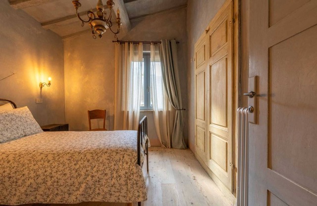 Room 'L'imbrunire - L'opificio' with Shared Garden, Wi-Fi and Air Conditioning