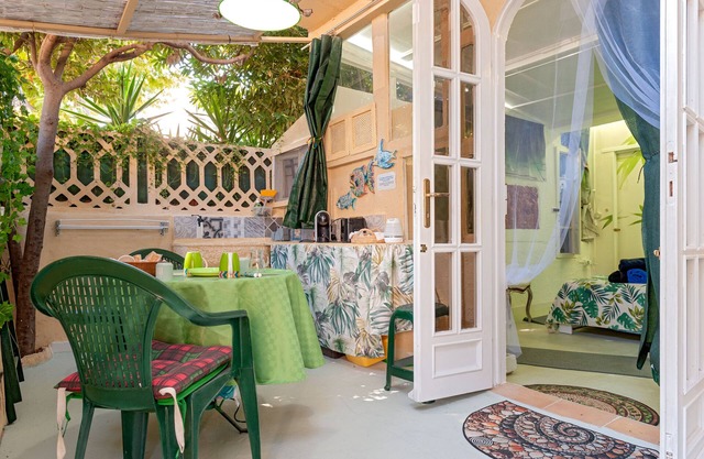 Room 'La Stanza Verde Degli Artisti' with Private Garden and Wi-Fi