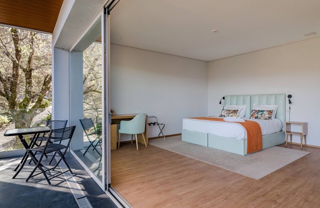 Room 'Queen 2 - Oak Nature' with Shared Pool, Shared Terrace and Wi-Fi