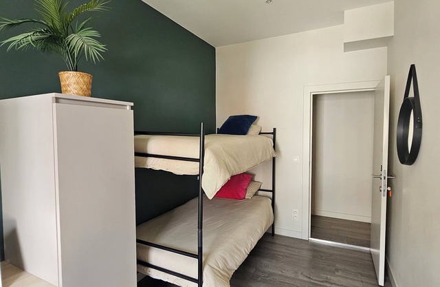 Room with bunk bed (3)