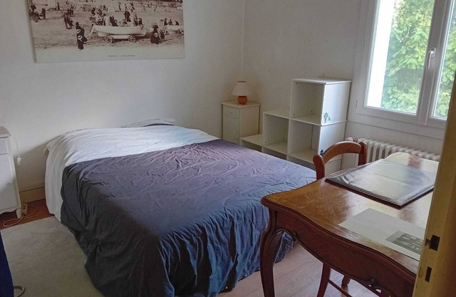 Rooms in a small, quiet house on the outskirts of Caen (10 mn from the center)