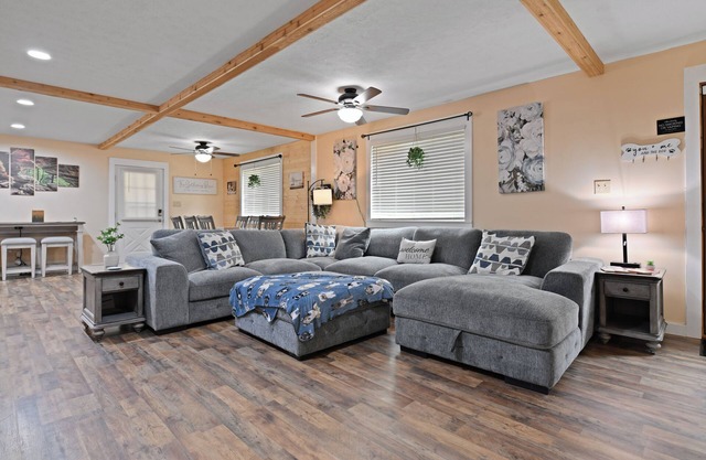 Roomy Ranch in Hocking Hills Country Setting