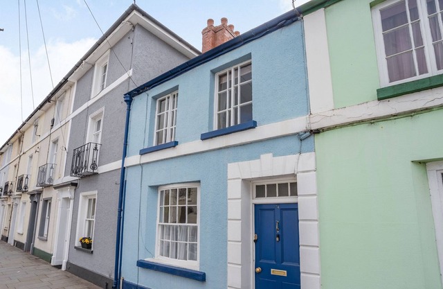 RORKES COTTAGE, family friendly, character holiday cottage in Brecon