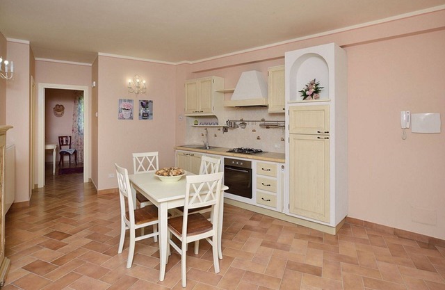 Rose apartment in Farmhouse with Garden and Pool