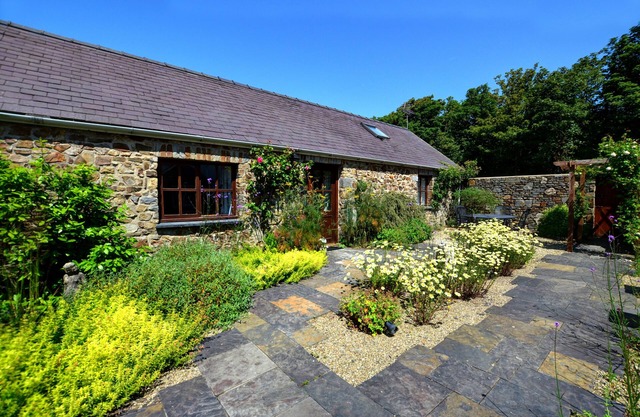 Rose Cottage - Two Bedroom House, Sleeps 5