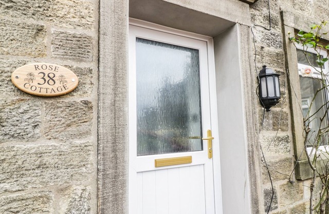 ROSE COTTAGE, with open fire in Grassington