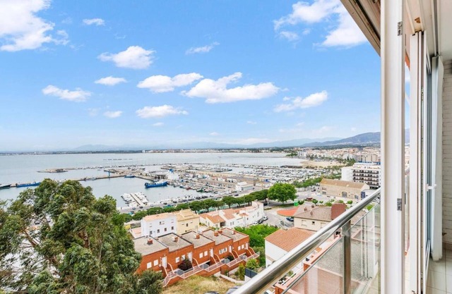 Roses harbour view flat AV-58