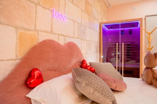 Roses Suite & Apartments