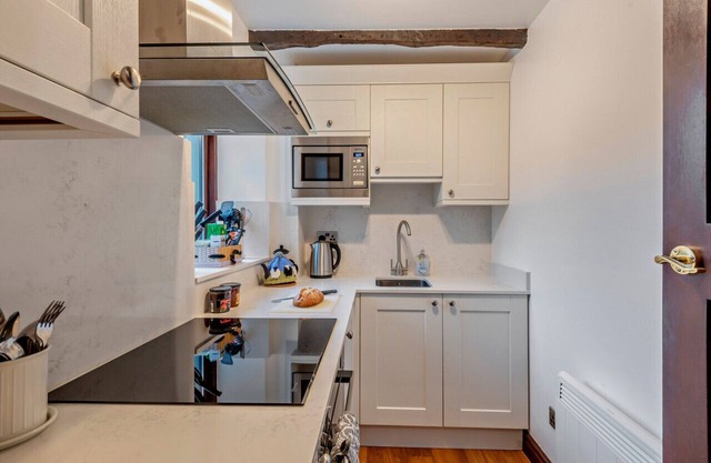 Rosie Cottage - Two Bedroom House, Sleeps 3