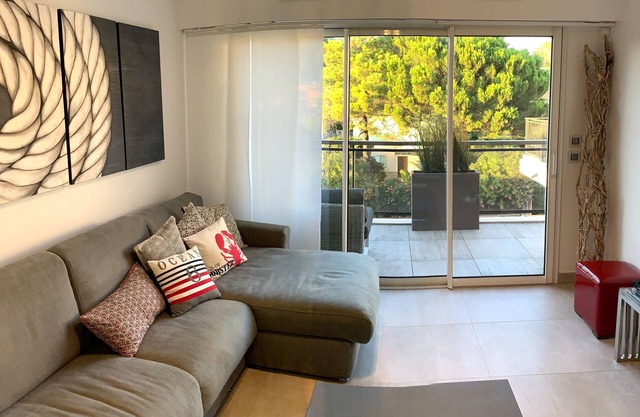 "Rouge" luxury apartment in the exclusive resort of Saint Tropez