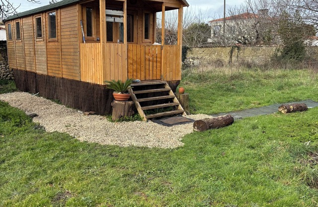 Roulotte in Saintes near the town center