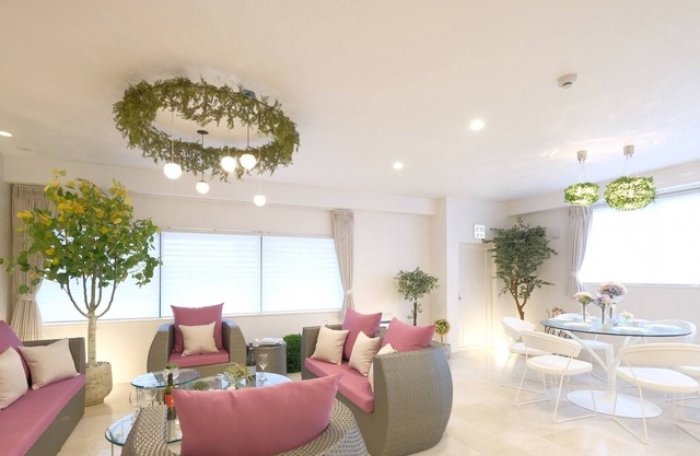 Rounded soft and feminine botanical style Click / Naha Okinawa