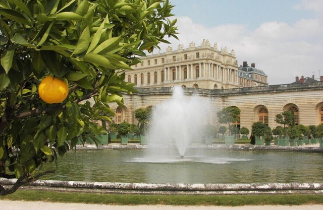 Royal apart/2 bedrooms on garden/quiet/central/palace 7 mn/2 pers max
