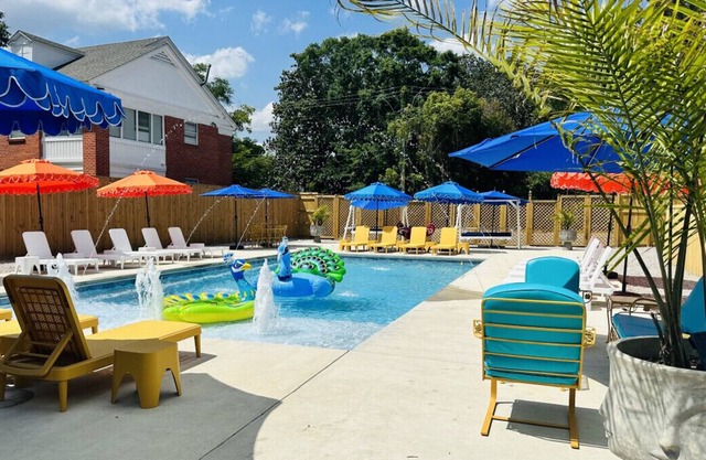 Royal Suite! 2Ba/1Ba/HUGE Balcony & Living Room.