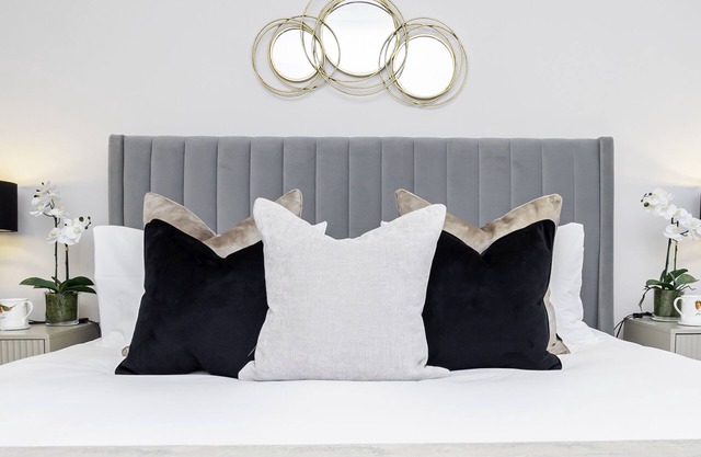 Royal Windsor Suite - Luxury design - Central location - 6 min walk to Castle