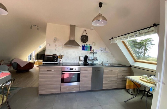 Roz Pearl - Peace and quiet in the heart of the Pink Granite Coast