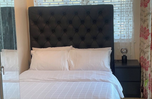 Rudor Lodge-Bedroom & Lodge-just 25mins on train to London Victoria station