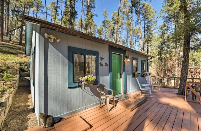 Ruidoso Cabin with Decks about 1 Mi to Downtown!