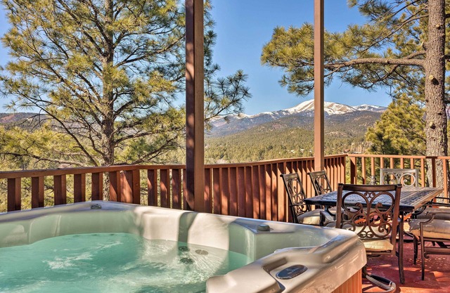 Ruidoso Condo w/2 Private Decks & Hot Tub!
