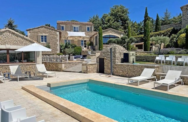 Rural bastide and outhouse with private pool