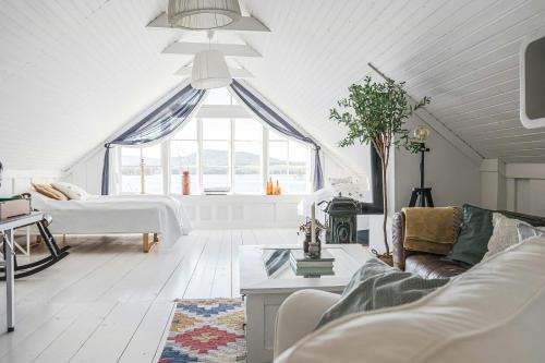 Rural House With Panoramic View Over Lake Hansa