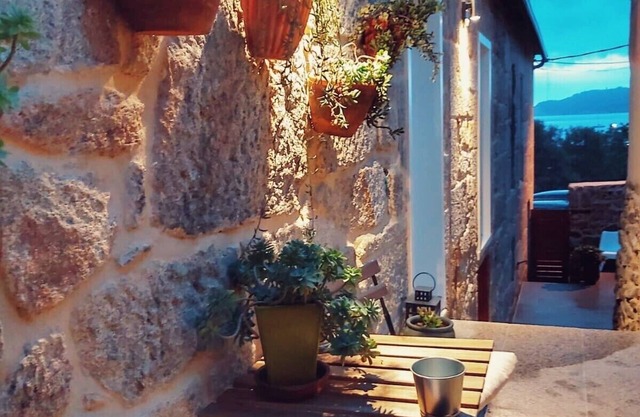 Rural house with sea views Baiona, O Burgo