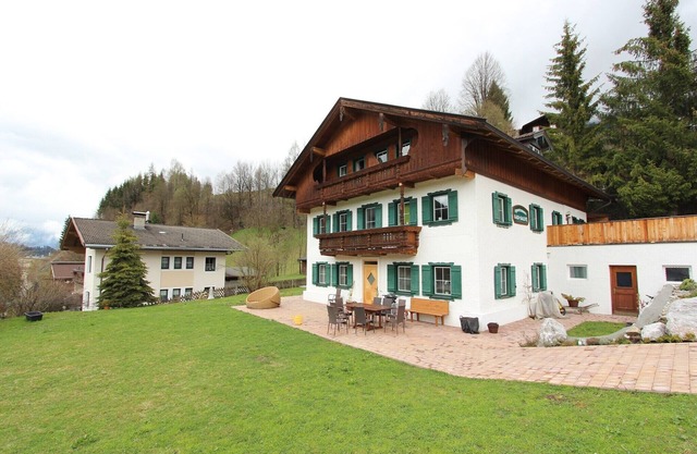 Rustic holiday home on the ski slopes