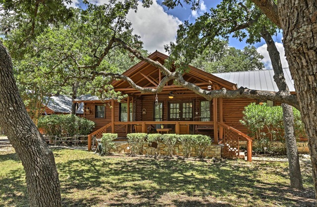 Rustic Canyon Lake Cabins w/Hot Tub on ~ 3 Acres