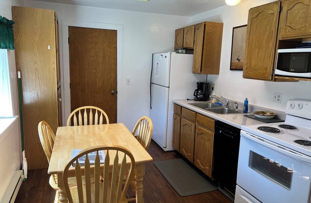 Rustic Charm Meets Modern Comfort, Steps from Yellowstone's West Entrance