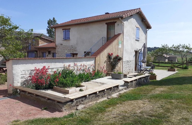 Rustic cottage in Amions-Vézelin - 2 bedrooms, all charges included