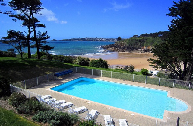 Rustic + Cozy Apartment | Direct Beach Access!