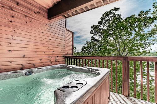 Rustic Escape Cabin w Private Hot Tub & Grill
