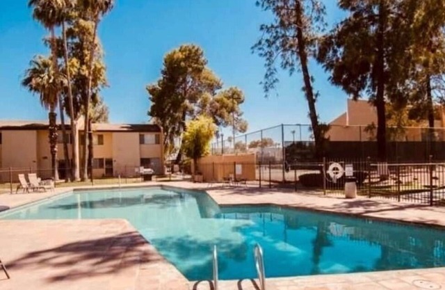 Rustic Farmhouse Old Town Condo w/Patio & Pool